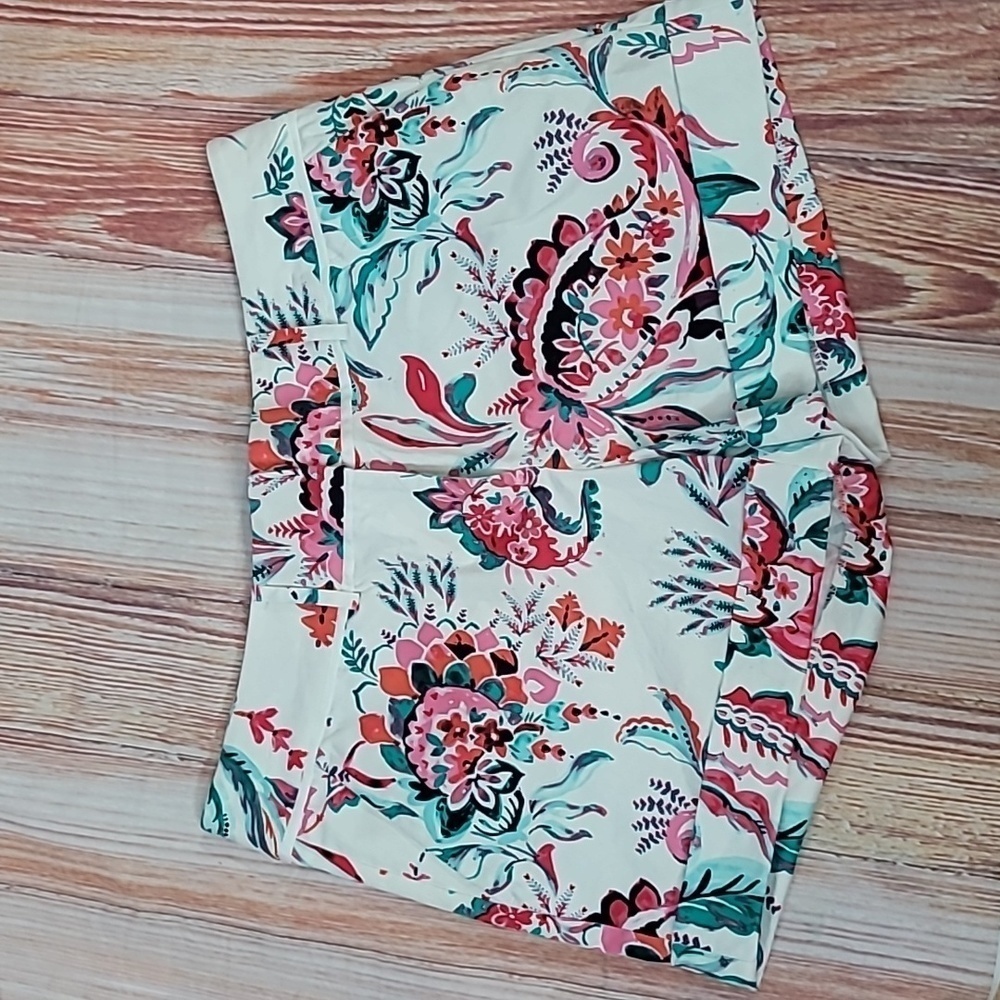 NY&CO 7th Avenue Design Studio Cuffed Shorts - Picture 2 of 11